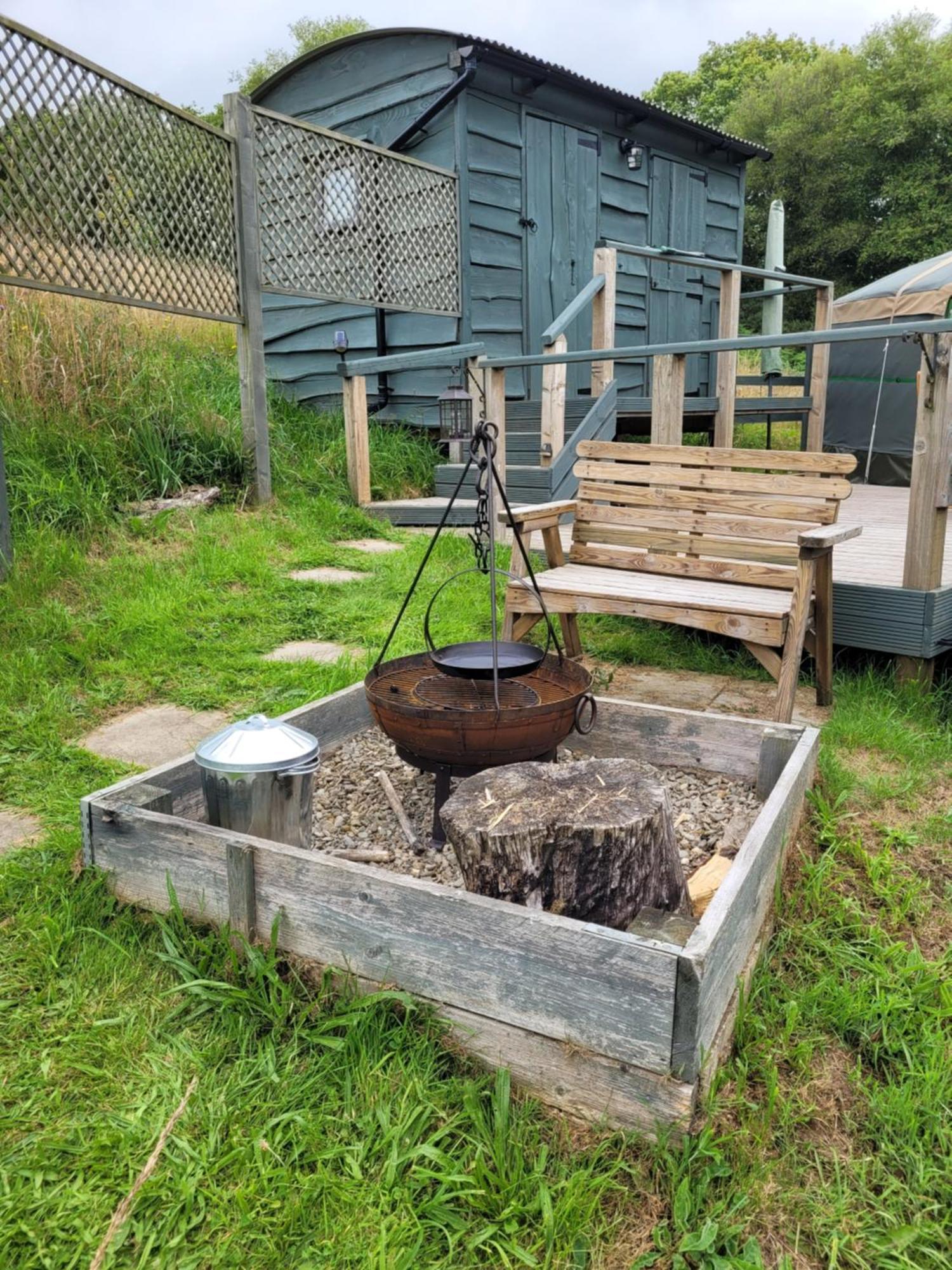Go Eco Glamping Hotel Lampeter Exterior photo