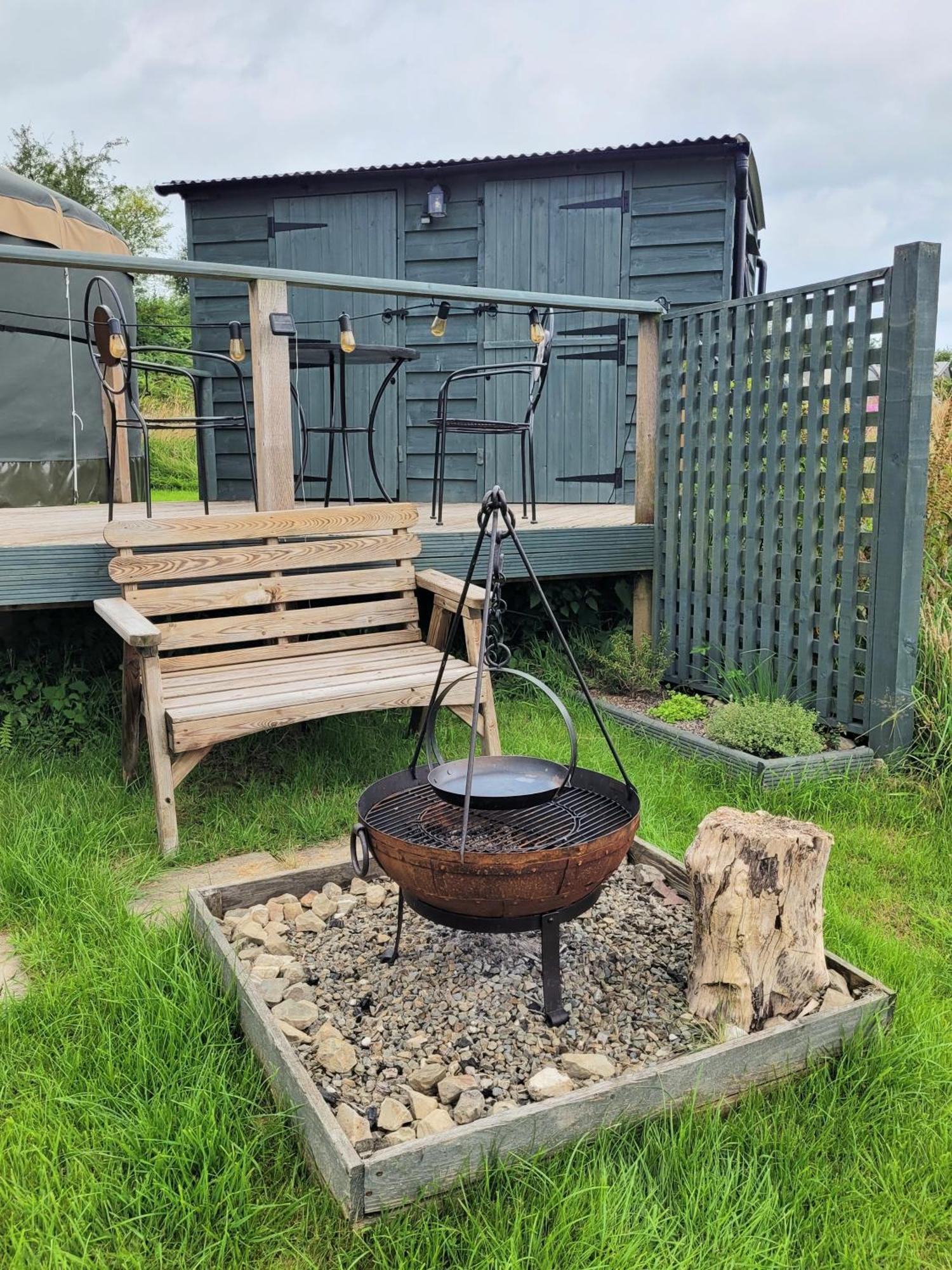 Go Eco Glamping Hotel Lampeter Exterior photo