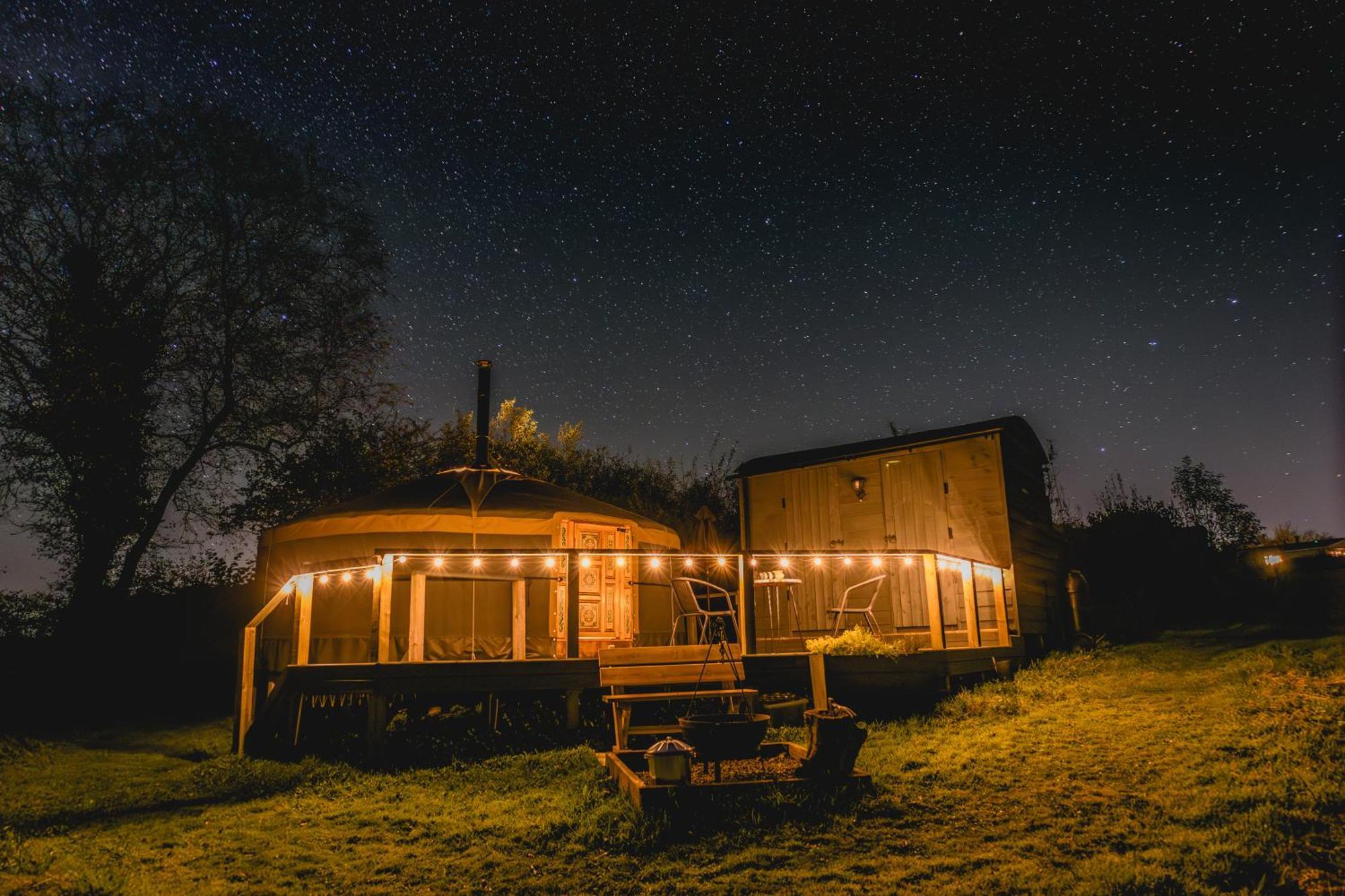 Go Eco Glamping Hotel Lampeter Exterior photo