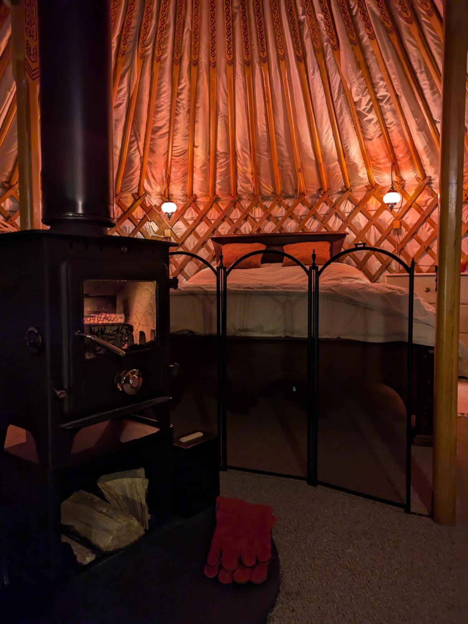 Go Eco Glamping Hotel Lampeter Exterior photo